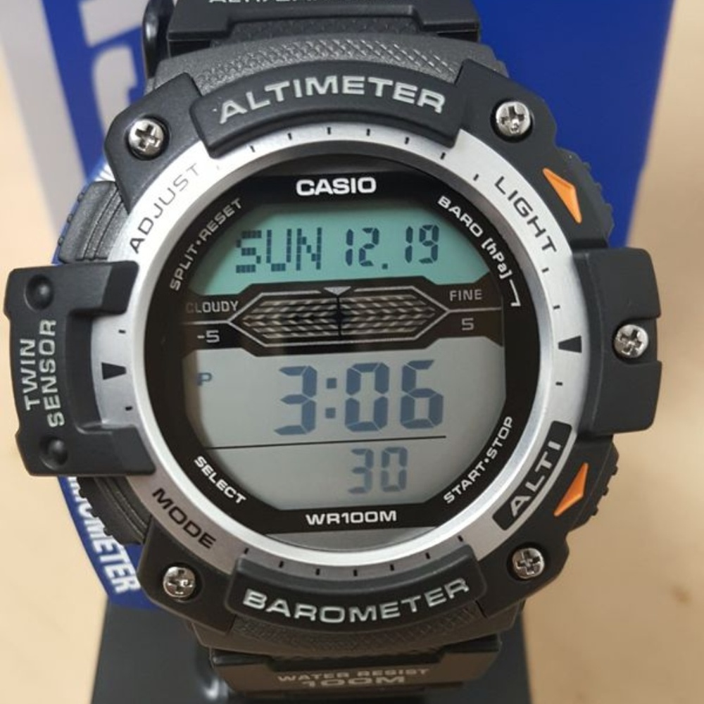 Casio Sports Gear Altimeter Barometer Watch - Picture 1 of 8
